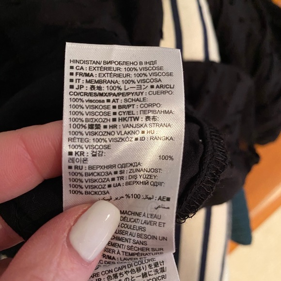 NWT Gap black dot blouse. Size M. - Picture 9 of 9